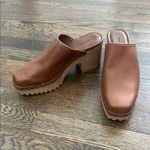 NEW - Time and Tru Brown Platform Mules